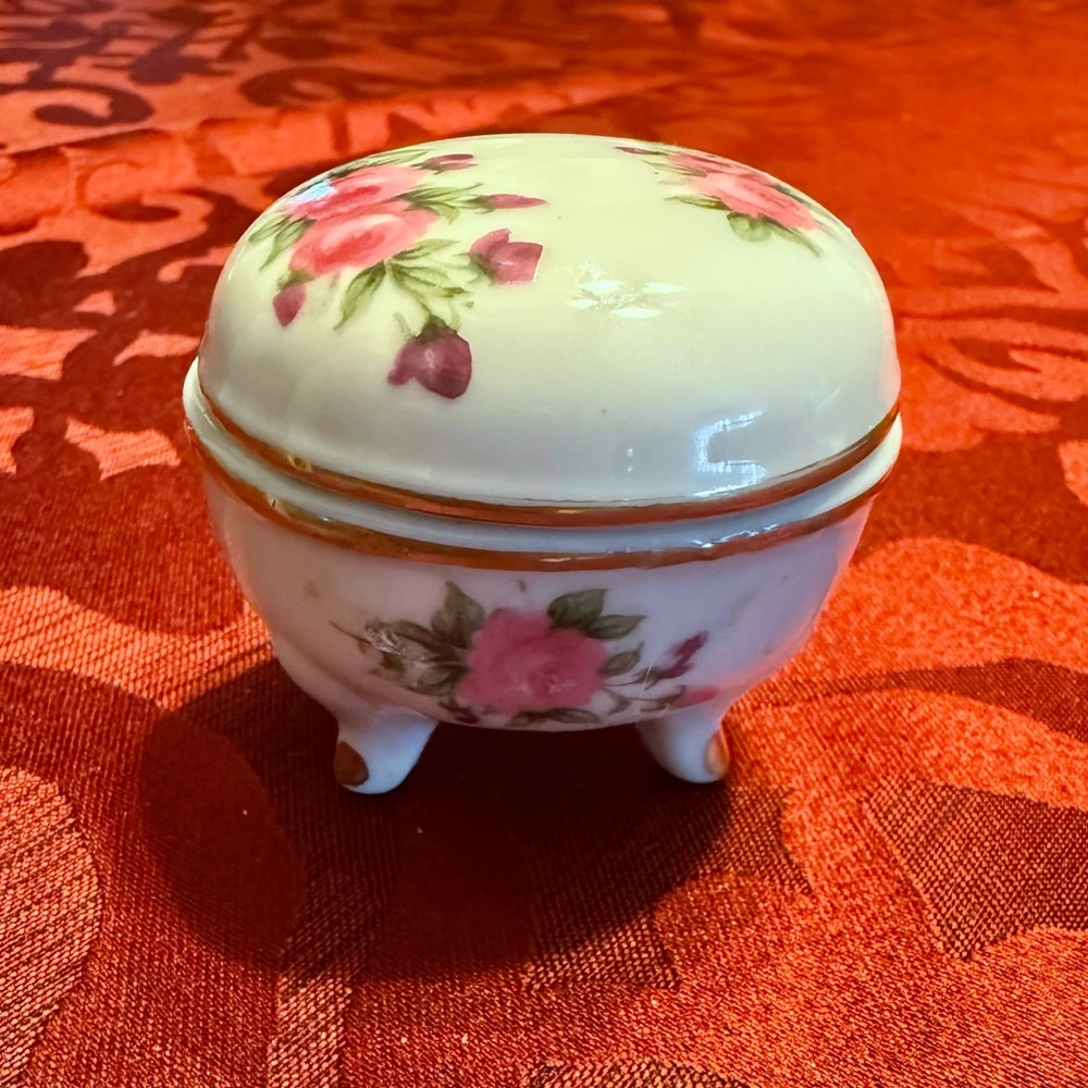 Porcelain Gold Trimmed Ring/Trinket box